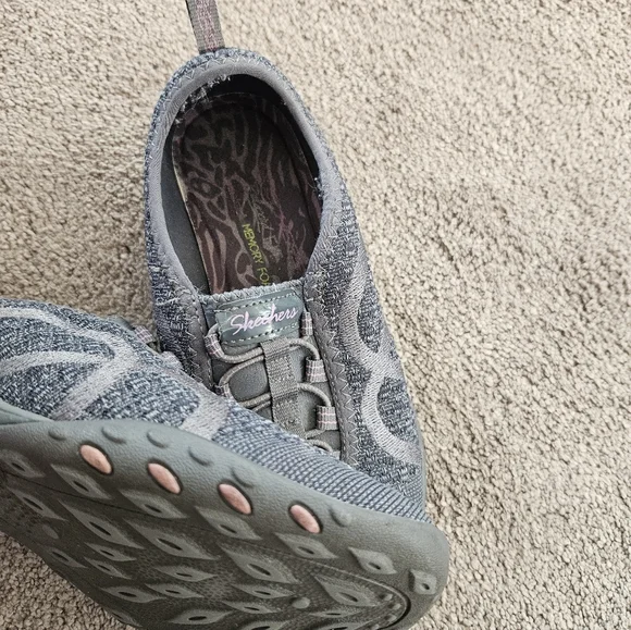 Skechers Women's Gray Knit Sneakers size 6 - Picture 2 of 6